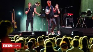 Science Coronavirus: Germany puts on crowded ‘study concerts’ with Tim Bendzko