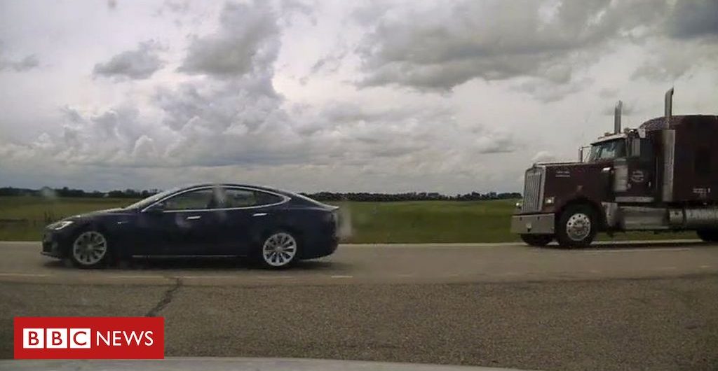 Technology Canada Tesla driver charged over ‘napping while speeding’